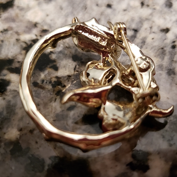 Gerry's Gold Tone Red Rose Wreath Brooch Vintage - Picture 3 of 4